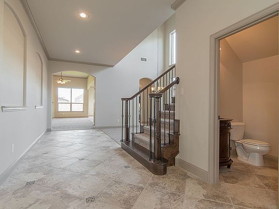 4th image of 917 Lake Meadow Ln