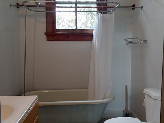 claw foot tub