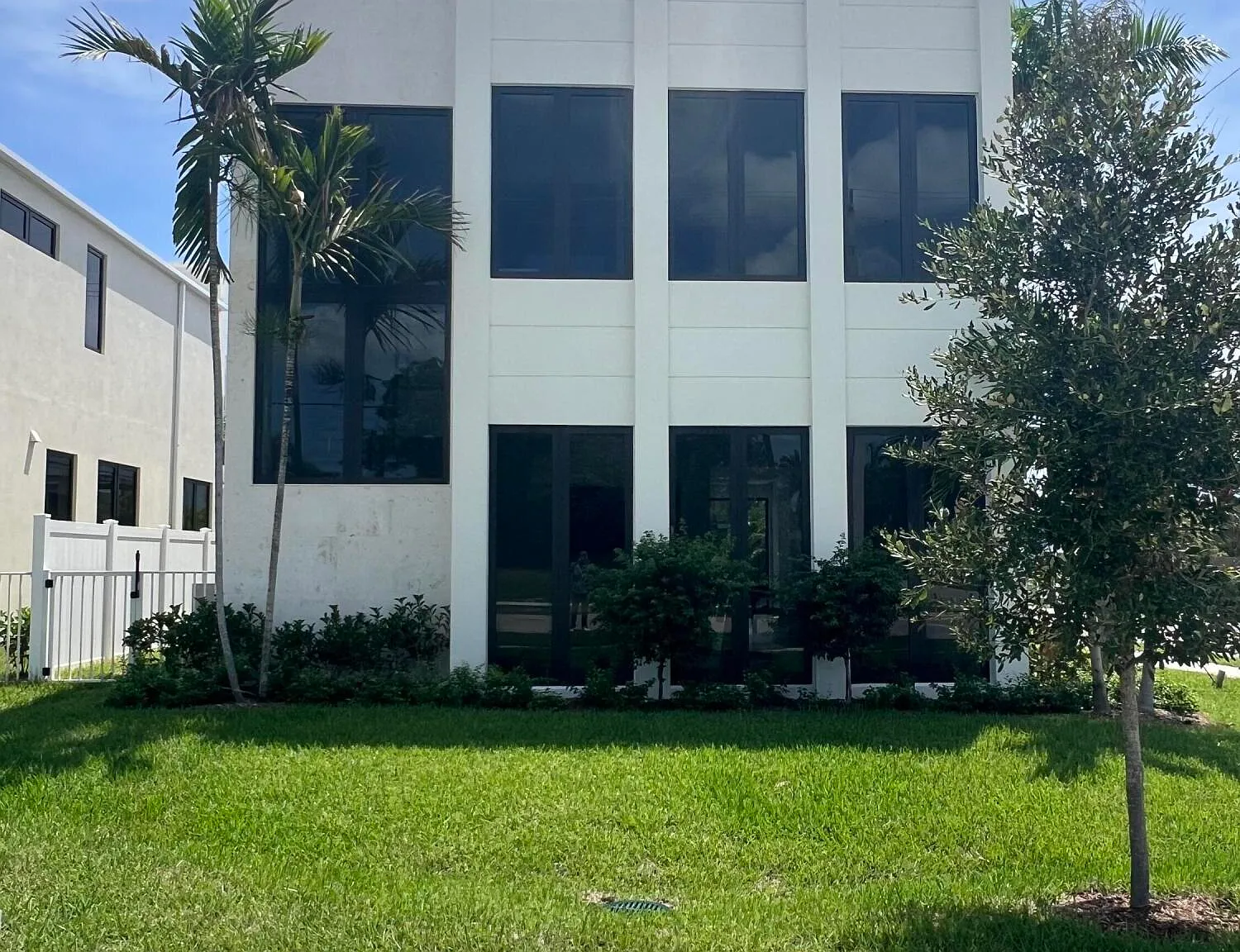 4 bed, 4.5 bath, 3643 sqft, $20,000 — Photo 1