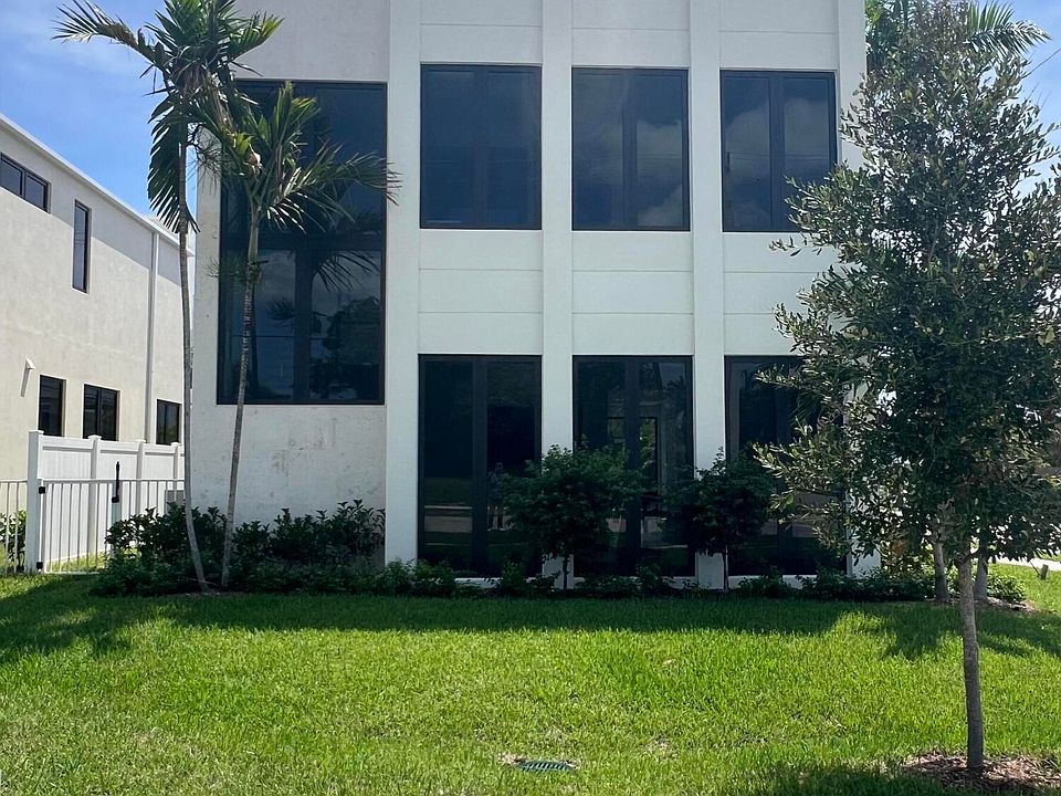 1st image of 735 SE 4th Ave