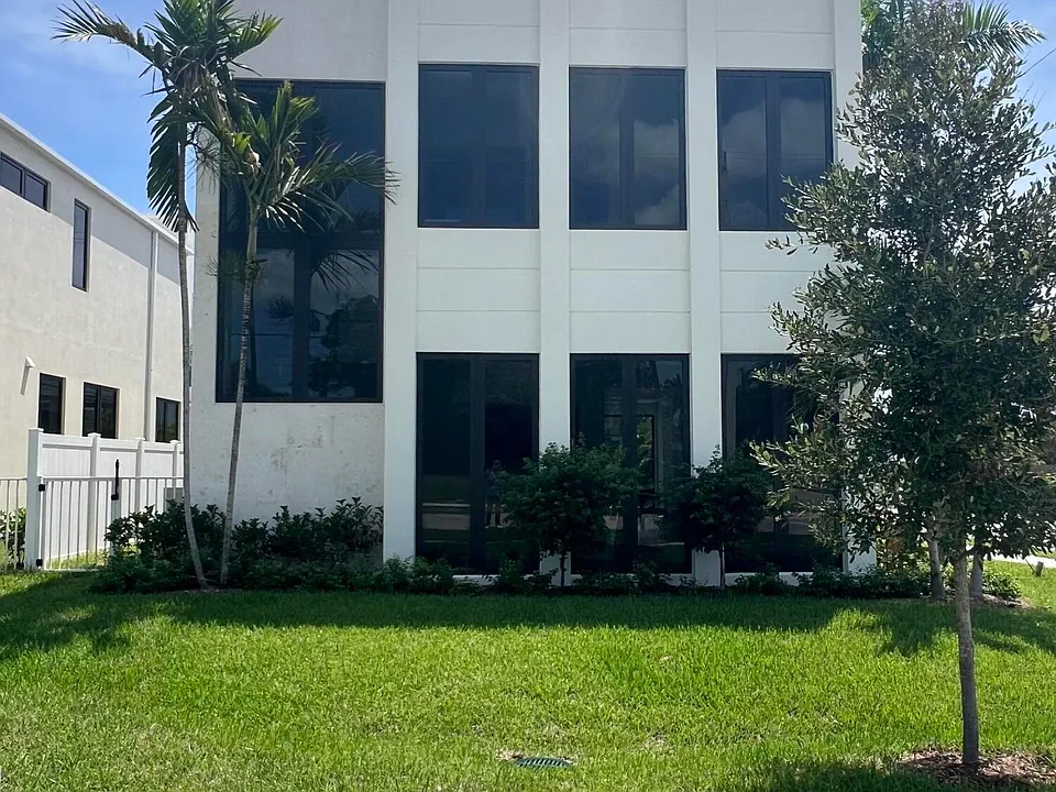 735 SE 4th Ave