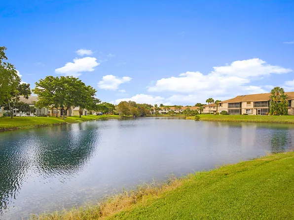 605 Harbour Pointe Way, Greenacres, FL 33413