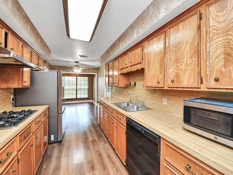 8407 Kirchner Rd — Photo 11