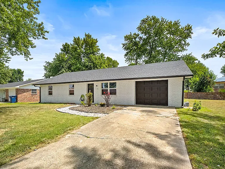 3 bed, 1442 sqft, $1,450 — Photo 2