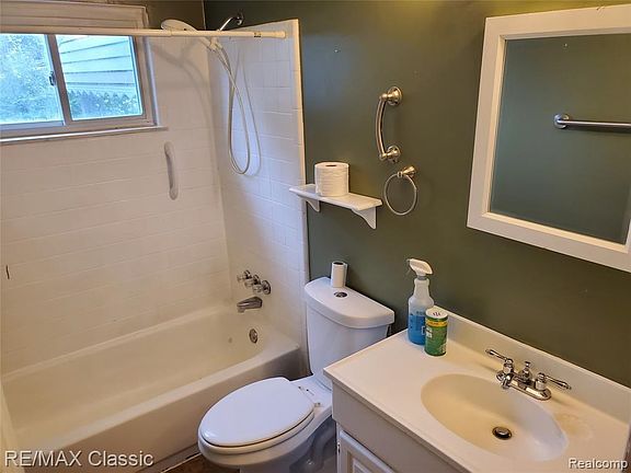 3rd image of 34611 Birchwood St