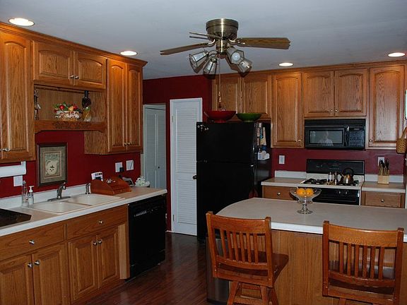 2nd image of 1100 Pheasant Run Dr