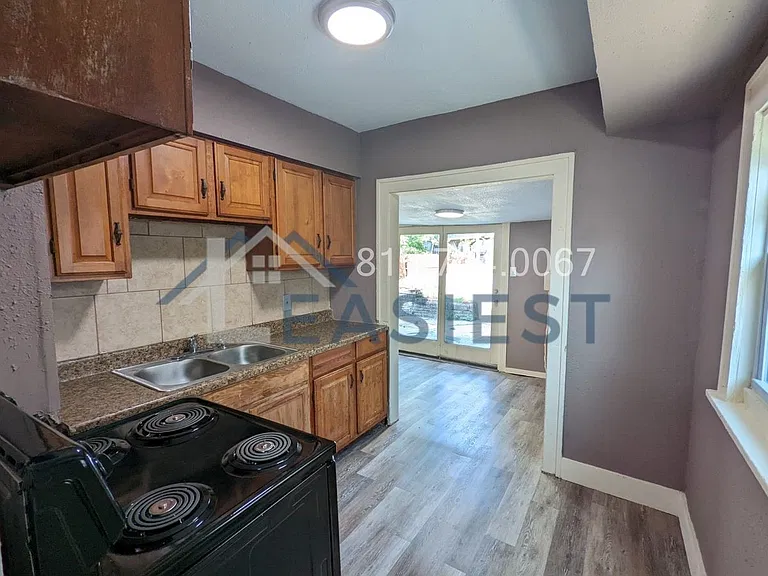 4028 Indiana Ave — Photo 4