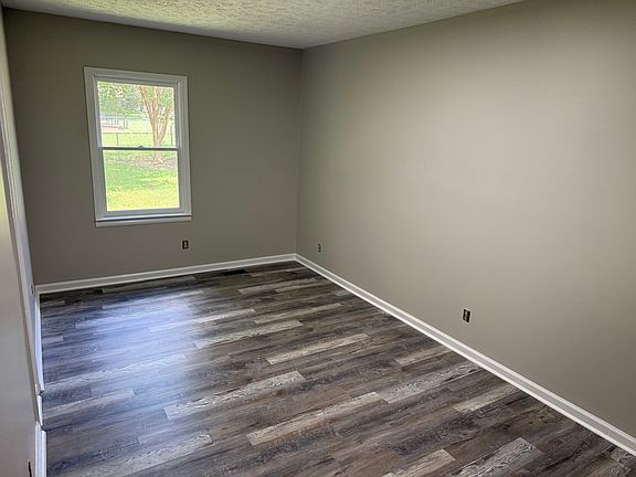 5th image of 102 W Main St