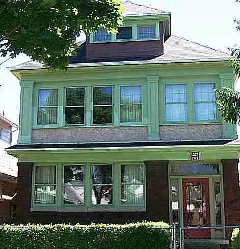 1321 La Salle Ave photo 1