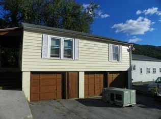 323 1/2 W Cumberland Rd, Bluefield, WV 24701