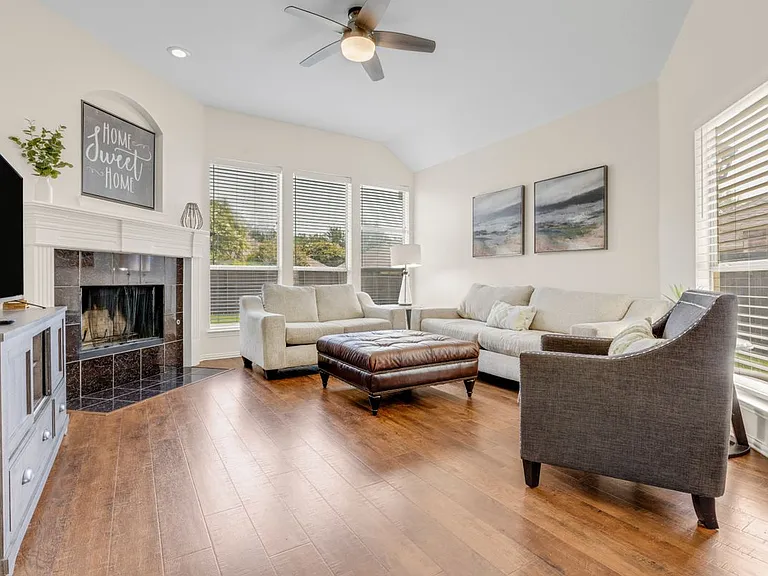 1438 Royal Oaks Dr — Photo 11