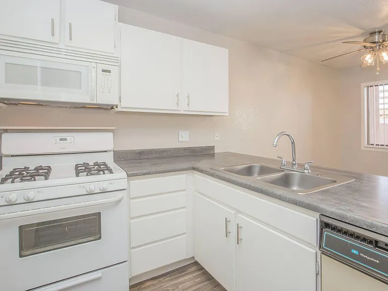 SummerRidge Apartments — Photo 26