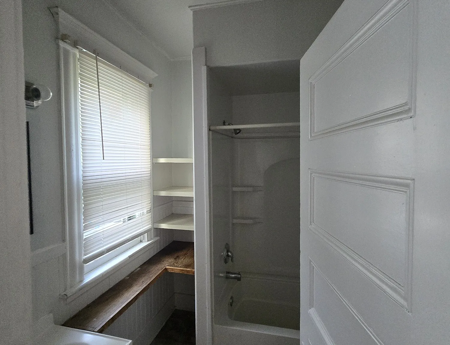 3 bed, 2400 sqft, $3,500 — Photo 4