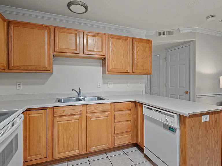 543 N University Ave #107 — Photo 20