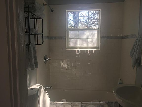 2nd image of 612 Woodlawn Ave Floor 2