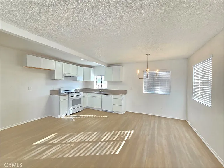 8249 Catalpa Ave #A — Photo 7