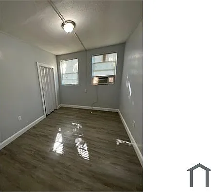 239 Claude St — Photo 17