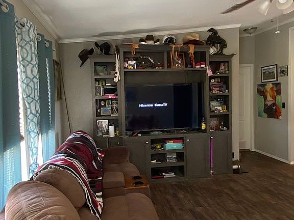 2nd image of 410 Holly Ln