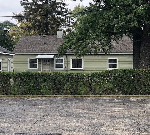 3rd image of 712 W Brons Ave