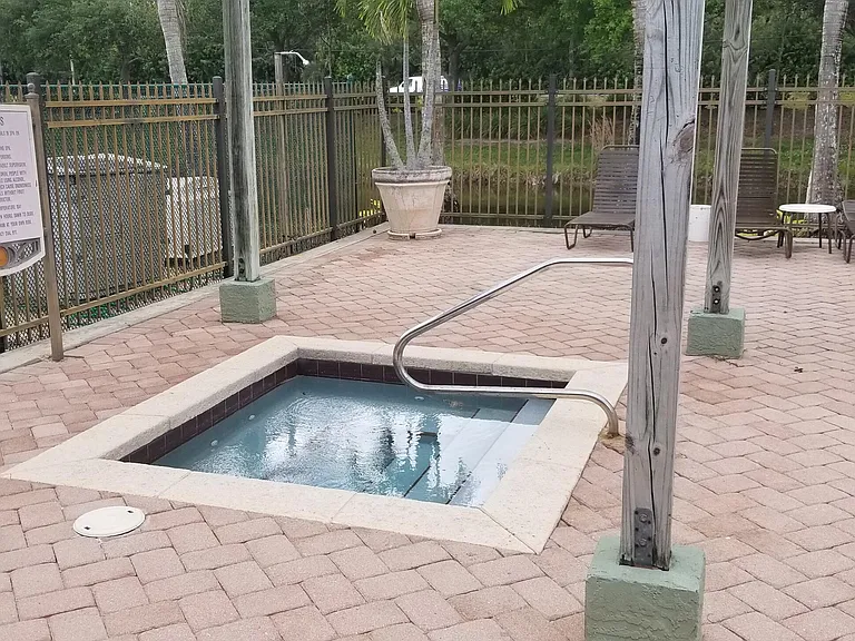 350 Crestwood Cir #201 — Photo 5