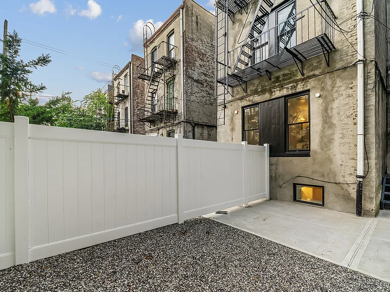 284 Suydam St #1L — Photo 11