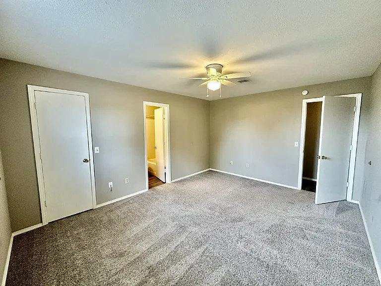 2437 W Gum St — Photo 11