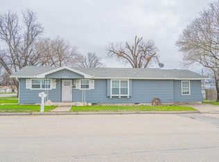 201 W College St, Sonora, TX 76950