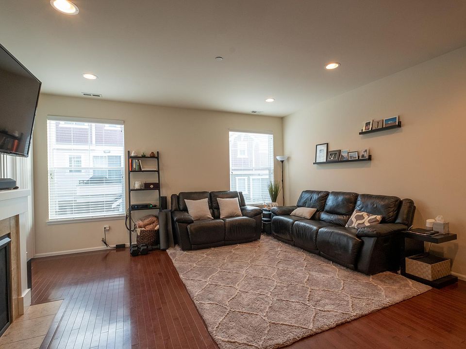 1st image of 105 118th Ave SE APT 5
