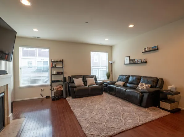 105 118th Ave SE APT 5, Bellevue, WA 98005