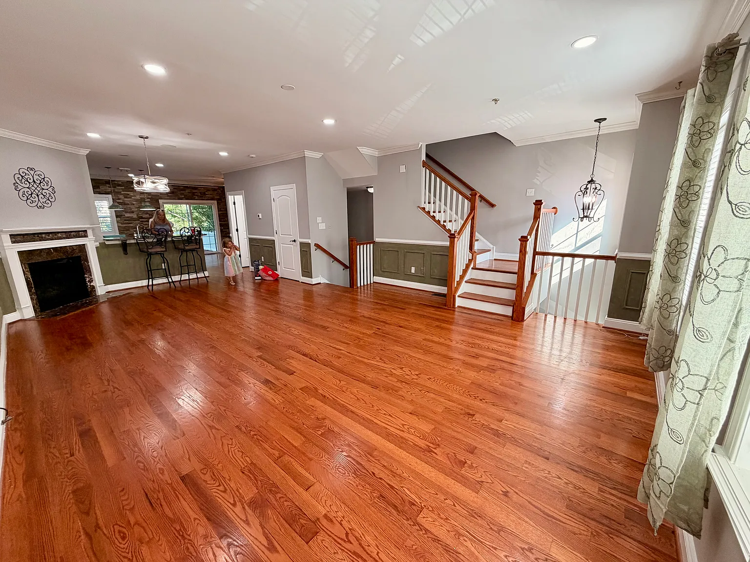 3 bed, 2.5 bath, 2104 sqft, $3,750 — Photo 2