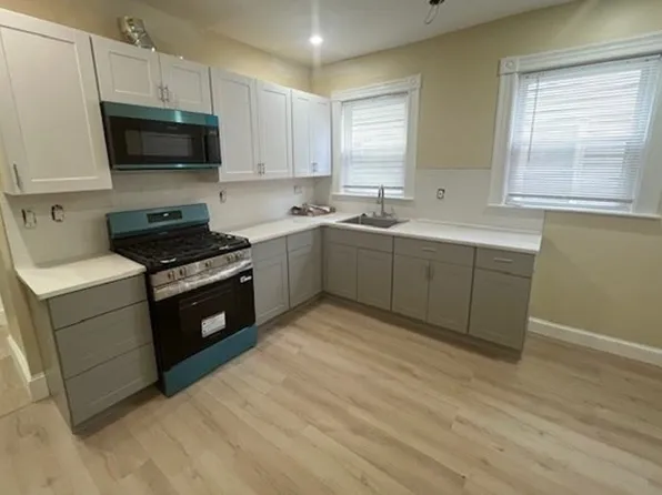 24 Harlem St #1, Dorchester, MA 02121