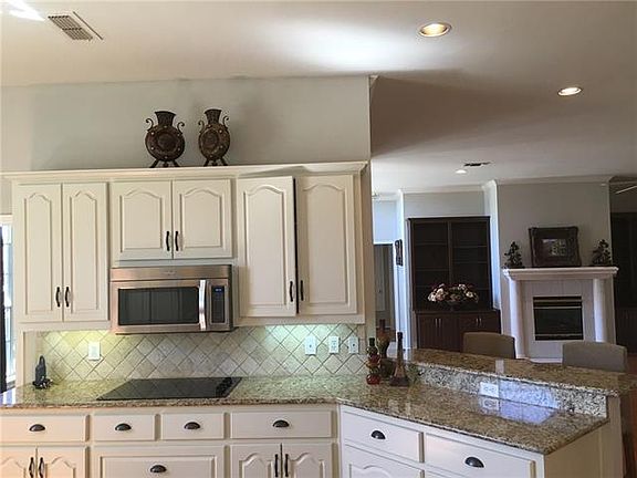 2nd image of 1409 Old Orchard Dr