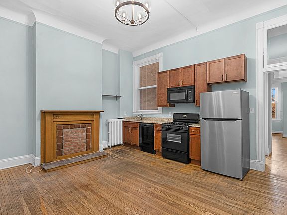 5th image of 2707 Saint Paul St #1R