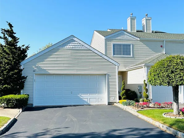 199 Gothic Circle, Manorville, NY 11949