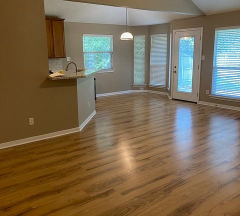 5th image of 2704 Barronwood Dr