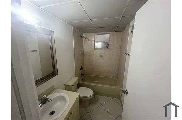 Building Photo - 181 NW 47th Ave #26