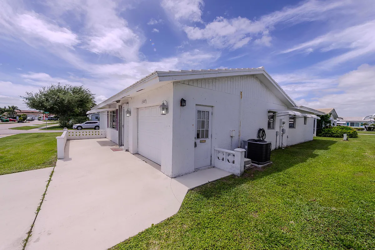 Building Photo - 2107 Campanelli Blvd
