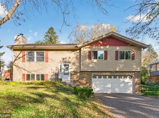 4292 Heritage Dr, Vadnais Heights, MN 55127