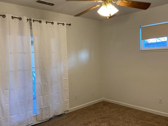 4th image of 530 E Hawkeye Ave #530