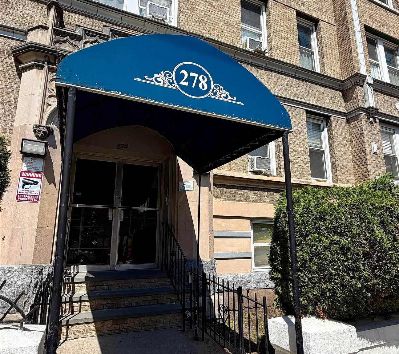 2 bed, 1.0 bath, 865 sqft, $2,500 — Photo 1