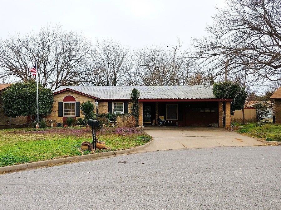 1st image of 904 Dosia St