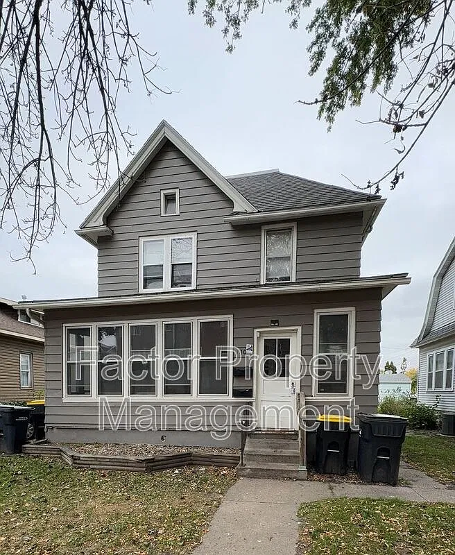 4 bed, 1.0 bath, 800 sqft, $1,495 — Photo 1
