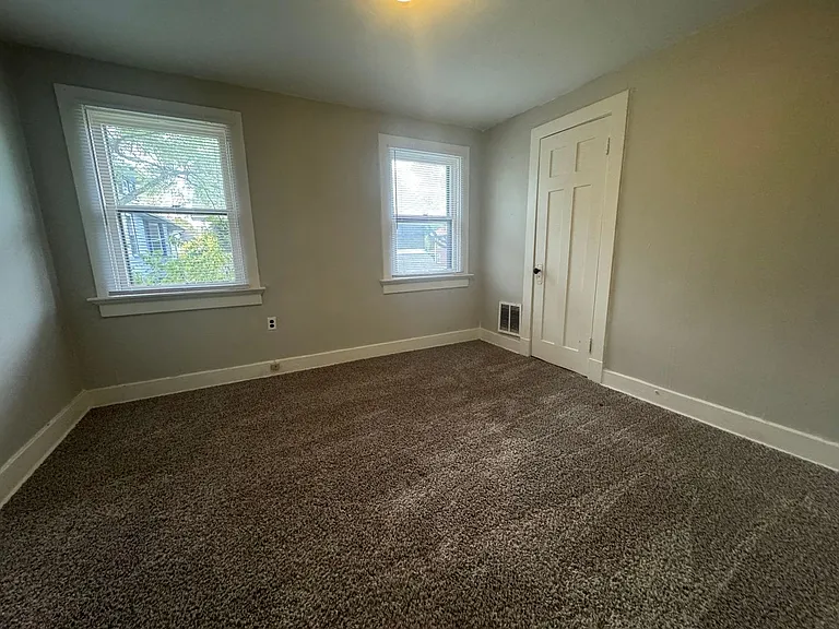 412-414 Five Oaks Ave — Photo 6