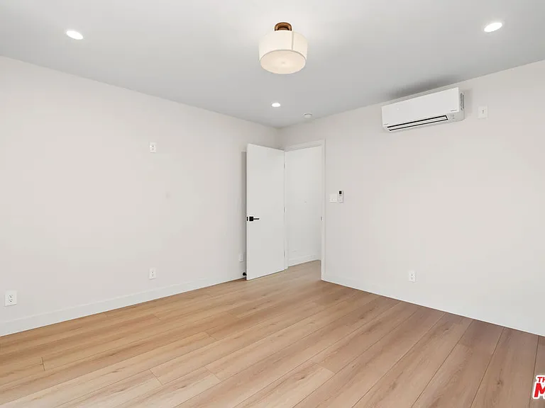 5843 Whitworth Dr — Photo 12