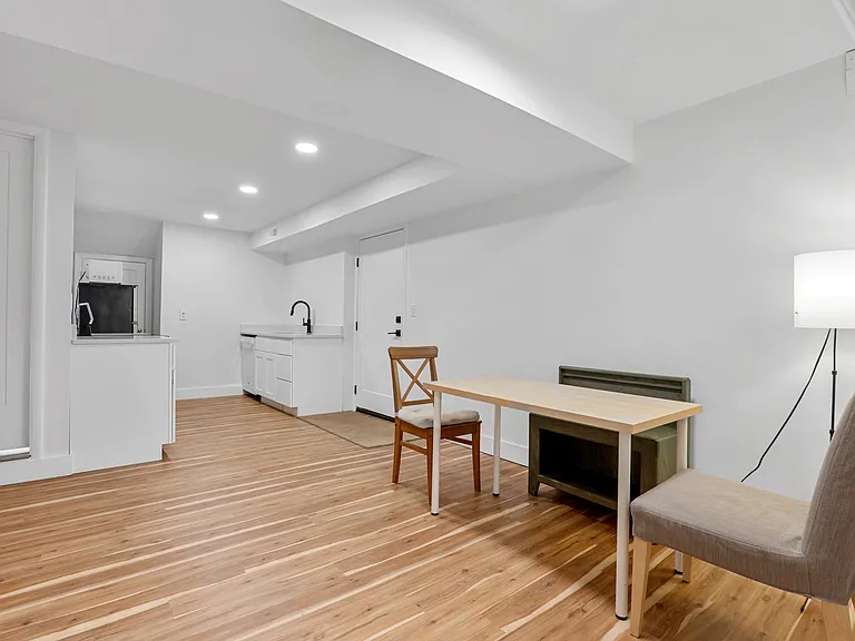 1543 Binford St — Photo 4