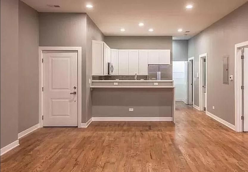1st image of 4710 S King Dr #2W