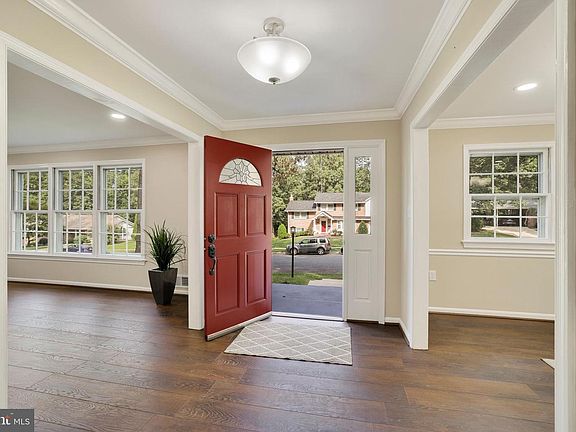5th image of 3818 Winterset Dr