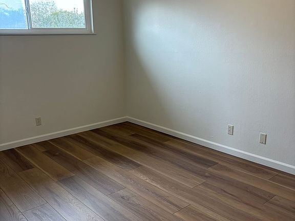 5th image of 11-13 Fifteen Alma Court Ct