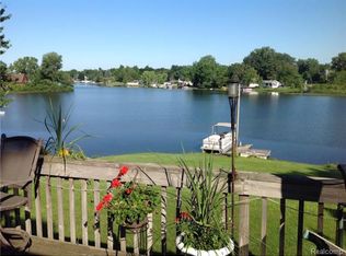 1873 Maxfield Rd, Hartland, MI 48353