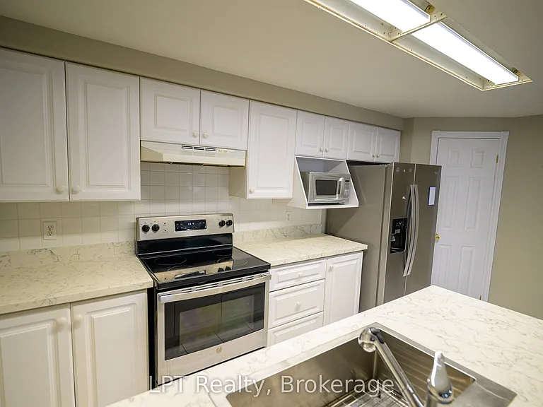 317 Queen St #103 — Photo 6